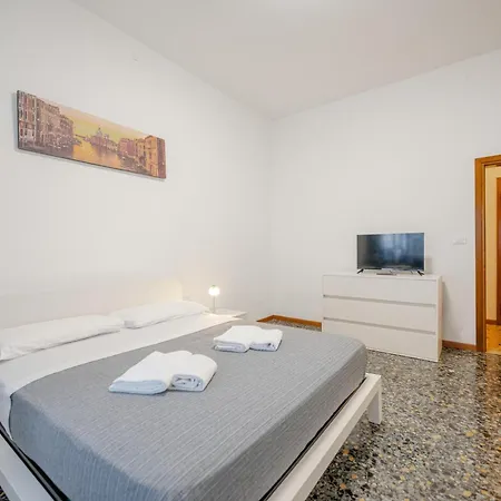 Tatiana Flat-10 Minutes From
